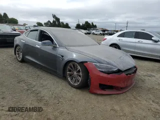 2016 Tesla Model S 90D z VIN 5YJSA1E41GF171522, wystawiony jako Copart lot #59966545 z przebiegiem Nie podano mil oraz Szkoda całkowita • Salvage title. Historia ofert i sprzedaży dostępna na DreamBid. Obrazek 4.