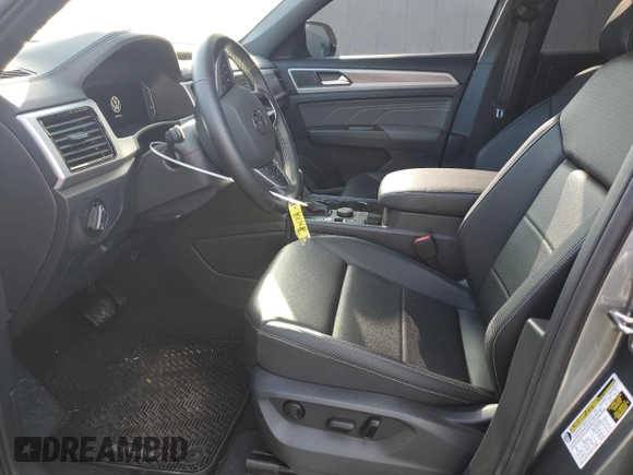 2023 Volkswagen Atlas SE с VIN 1V2HE2CA4PC207034, выставлен на аукционе Copart как лот 74105433 с пробегом 9 918 миль миль и . История ставок и продаж доступна на DreamBid. Изображение 7.