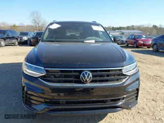 2022 Volkswagen Tiguan SE R-Line Black with VIN 3VVCB7AX1NM084993, listed as a IAAI auction lot 41502738 with 56,559 mi miles. Bid and sale history available at carsss.com. Image 13.