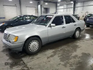 1995 Mercedes-Benz E 320 with VIN WDBEA32E2SC168493, listed as a Copart auction lot 82365704 with 102,066 mi miles and Salvage Title. Bid and sale history available at DreamBid. Image 1.