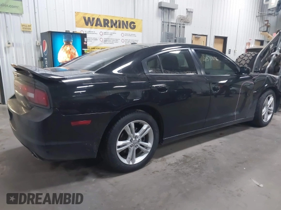 2011 Dodge Charger RT Plus with VIN 2B3CM5CT2BH521841, listed as a IAAI auction lot 41571696 with 186,120 mi miles. Bid and sale history available at carsss.com. Image 4.