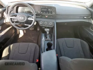 2024 Hyundai Elantra SE z VIN KMHLL4DGXRU829369, wystawiony jako Copart lot #58854565 z przebiegiem 8 112 mil mil oraz Szkoda całkowita • Salvage title. Historia ofert i sprzedaży dostępna na DreamBid. Obrazek 8.