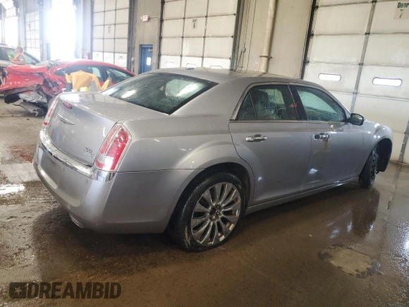 2014 Chrysler 300 C z VIN 2C3CCAKG2EH105831, wystawiony jako Copart lot #57361555 z przebiegiem 149 374 mil mil oraz Czysty tytuł • Clean title. Historia ofert i sprzedaży dostępna na DreamBid. Obrazek 3.