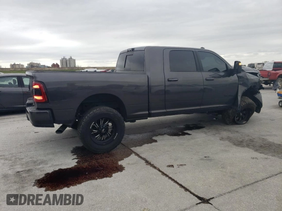 2024 Ram 2500 Laramie z VIN 3C6UR5NL3RG223592, wystawiony jako Copart lot #53073445 z przebiegiem 21 675 mil mil oraz Szkoda całkowita • Salvage title. Historia ofert i sprzedaży dostępna na DreamBid. Obrazek 3.