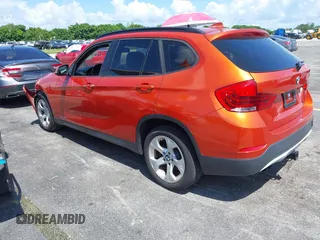 2013 BMW X1 28i z VIN WBAVM1C51DVW41056, wystawiony jako IAAI lot #40070143 z przebiegiem 152 657 mil mil oraz . Historia ofert i sprzedaży dostępna na DreamBid. Obrazek 3.