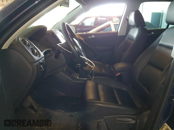 2012 Volkswagen Tiguan SE z VIN WVGBV7AX4CW608972, wystawiony jako Copart lot #50383155 z przebiegiem 109 882 mil mil oraz Czysty tytuł • Clean title. Historia ofert i sprzedaży dostępna na DreamBid. Obrazek 7.