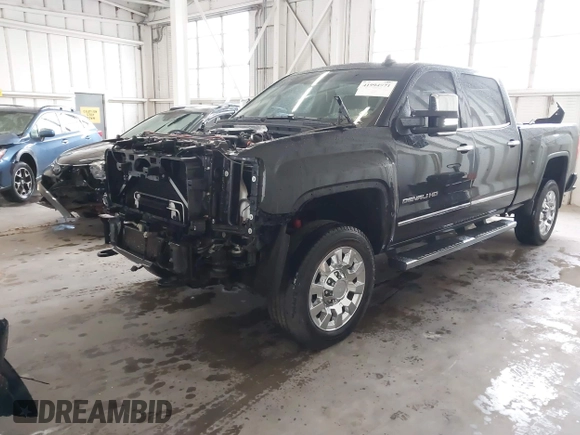 2016 GMC Sierra 2500HD Denali z VIN 1GT12UE82GF207890, wystawiony jako IAAI lot #41994971 z przebiegiem 101 221 mil mil oraz . Historia ofert i sprzedaży dostępna na DreamBid. Obrazek 17.