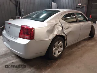 2008 Dodge Charger z VIN 2B3KA43RX8H326355, wystawiony jako IAAI lot #42310534 z przebiegiem 103 342 mil mil oraz . Historia ofert i sprzedaży dostępna na DreamBid. Obrazek 4.