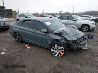 2020 Volkswagen Jetta GLI S z VIN 3VW5T7BU9LM087711, wystawiony jako IAAI lot #41472654 z przebiegiem 57 078 mil mil oraz . Historia ofert i sprzedaży dostępna na DreamBid. Obrazek 1.