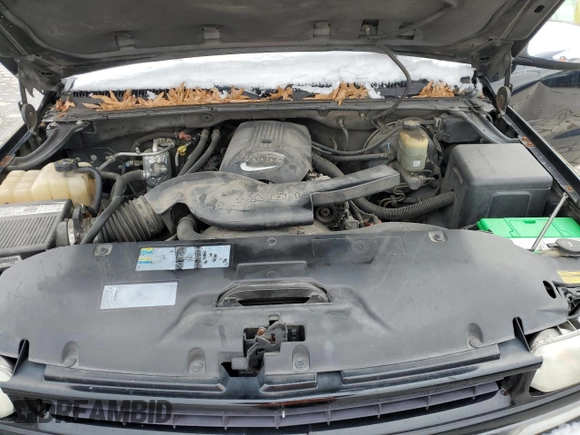 2002 Chevrolet Suburban Z71 with VIN 3GNFK16Z72G295734, listed as a Copart auction lot 45763225 with 197,205 mi miles and Salvage Title. Bid and sale history available at carsss.com. Image 12.