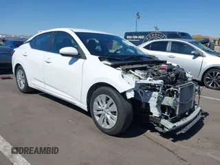 2023 Nissan Sentra S z VIN 3N1AB8BV6PY295145, wystawiony jako IAAI lot #42300319 z przebiegiem 23 596 mil mil oraz . Historia ofert i sprzedaży dostępna na DreamBid. Obrazek 1.