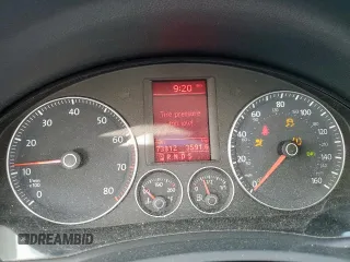 2008 Volkswagen Rabbit S z VIN WVWBA71K98W179887, wystawiony jako Copart lot #57709545 z przebiegiem 73 812 mil mil oraz Szkoda całkowita • Salvage title. Historia ofert i sprzedaży dostępna na DreamBid. Obrazek 9.