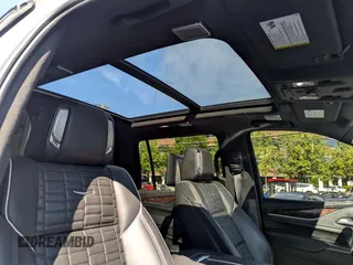 2022 Cadillac Escalade ESV Sport Platinum z VIN 1GYS4RKL0NR276XXX, wystawiony jako Copart lot #59820495 z przebiegiem 63 182 mil mil oraz Czysty tytuł • Clean title. Historia ofert i sprzedaży dostępna na DreamBid. Obrazek 9.