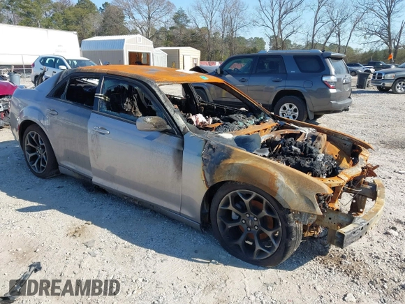 2016 Chrysler 300 with VIN 2C3CCABG8GH229864, listed as a IAAI auction lot 41686322 with 1 mi miles. Bid and sale history available at carsss.com. Image 1.