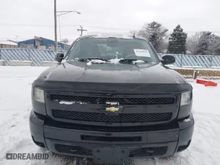2007 Chevrolet Silverado 1500 LT w/1LT with VIN 3GCEK13397G532381, listed as a IAAI auction lot 41164920 with 212,354 mi miles. Bid and sale history available at carsss.com. Image 6.
