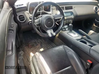 2010 Chevrolet Camaro 2SS z VIN 2G1FK1EJ9A9202184, wystawiony jako Copart lot #56233775 z przebiegiem 224 925 mil mil oraz Szkody całkowita. Historia ofert i sprzedaży dostępna na DreamBid. Obrazek 8.