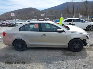 2014 Volkswagen Jetta Sedan SE w/Connectivity with VIN 3VWD07AJ9EM248024, listed as a IAAI auction lot 41621186 with 130,886 mi miles. Bid and sale history available at carsss.com. Image 13.