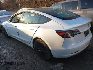 2023 Tesla Model 3 z VIN 5YJ3E1EAXPF584537, wystawiony jako IAAI lot #41464243 z przebiegiem 33 229 mil mil oraz . Historia ofert i sprzedaży dostępna na DreamBid. Obrazek 3.