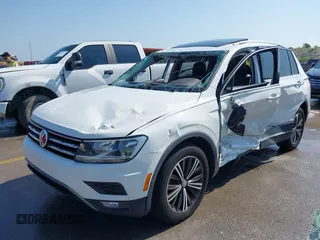 2018 Volkswagen Tiguan SEL z VIN 3VV3B7AX5JM091021, wystawiony jako IAAI lot #42392698 z przebiegiem 107 595 mil mil oraz . Historia ofert i sprzedaży dostępna na DreamBid. Obrazek 2.