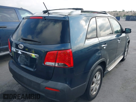 2011 Kia Sorento LX with VIN 5XYKT4A13BG186953, listed as a IAAI auction lot 42075887 with 214,444 mi miles. Bid and sale history available at carsss.com. Image 4.