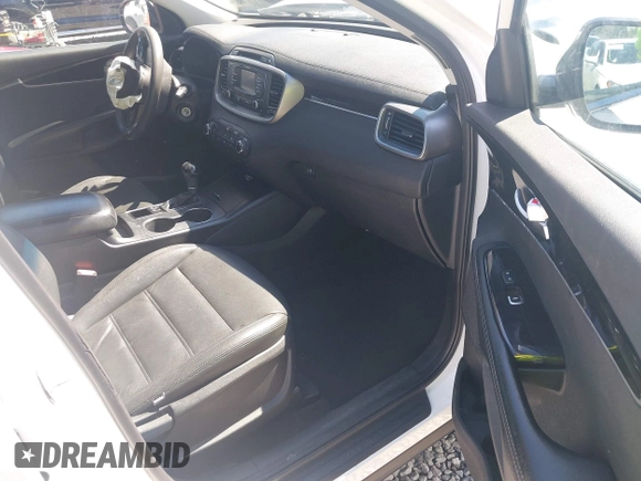 2016 Kia Sorento LX z VIN 5XYPGDA59GG025432, wystawiony jako IAAI lot #42064630 z przebiegiem 170 591 mil mil oraz . Historia ofert i sprzedaży dostępna na DreamBid. Obrazek 5.