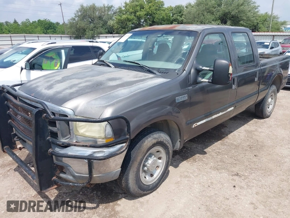 2003 Ford F-250 XL z VIN 1FTNW20L83EB89353, wystawiony jako IAAI lot #42127178 z przebiegiem 257 245 mil mil oraz . Historia ofert i sprzedaży dostępna na DreamBid. Obrazek 2.