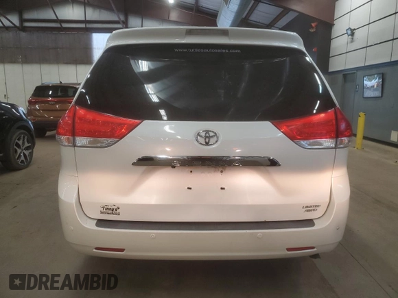 2012 Toyota Sienna XLE z VIN 5TDDK3DC0CS039531, wystawiony jako Copart lot #55458635 z przebiegiem 211 851 mil mil oraz Czysty tytuł • Clean title. Historia ofert i sprzedaży dostępna na DreamBid. Obrazek 6.