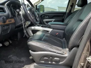 2017 Nissan Titan SL z VIN 1N6BA1F27HN547900, wystawiony jako Copart lot #61768145 z przebiegiem 148 383 mil mil oraz Szkoda całkowita • Salvage title. Historia ofert i sprzedaży dostępna na DreamBid. Obrazek 7.