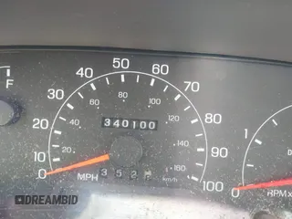 2000 Ford F-250 XL z VIN 1FTNX21F7YEC15664, wystawiony jako IAAI lot #41600552 z przebiegiem 340 100 mil mil oraz . Historia ofert i sprzedaży dostępna na DreamBid. Obrazek 15.