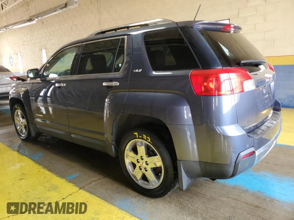 2013 GMC Terrain SLT z VIN 2GKALWEK8D6219783, wystawiony jako Copart lot #60334185 z przebiegiem 89 748 mil mil oraz Czysty tytuł • Clean title. Historia ofert i sprzedaży dostępna na DreamBid. Obrazek 2.