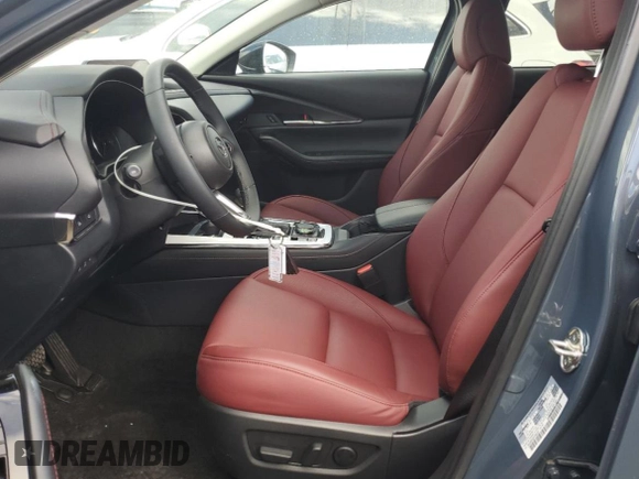 2025 Mazda CX-30 S Carbon Edition z VIN 3MVDMBCM2SM799150, wystawiony jako Copart lot #50815975 z przebiegiem 223 mil mil oraz Szkoda całkowita • Salvage title. Historia ofert i sprzedaży dostępna na DreamBid. Obrazek 7.