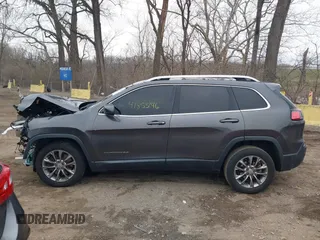 2019 Jeep Cherokee Latitude Plus with VIN 1C4PJLLB4KD382412, listed as a IAAI auction lot 41853246 with 97,512 mi miles. Bid and sale history available at carsss.com. Image 15.