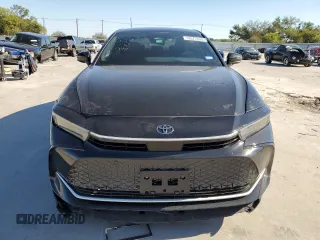 2025 Toyota Crown XLE with VIN JTDAAAAF8S3032416, listed as a Copart auction lot 73577524 with 6,781 mi miles and Salvage Title. Bid and sale history available at carsss.com. Image 5.