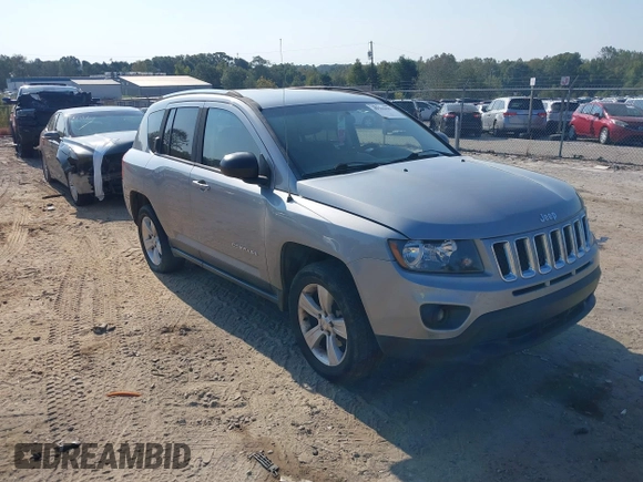 2015 Jeep Compass Sport with VIN 1C4NJCBB5FD110725, listed as a IAAI auction lot 40506090 with 132,207 mi miles. Bid and sale history available at carsss.com. Image 1.