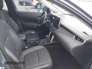 2023 Toyota Corolla Cross XLE с VIN 7MUDAAAGXPV070263, выставлен на аукционе IAAI как лот 42394307 с пробегом 18 977 миль миль и . История ставок и продаж доступна на DreamBid. Изображение 5.