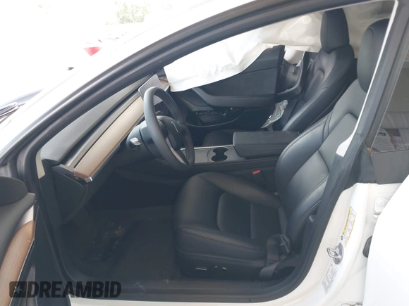 2023 Tesla Model 3 z VIN 5YJ3E1EAXPF606178, wystawiony jako IAAI lot #42543528 z przebiegiem 26 638 mil mil oraz . Historia ofert i sprzedaży dostępna na DreamBid. Obrazek 5.