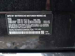 2025 BMW X7 xDrive40i with VIN 5UX23EM00S9W96704, listed as a IAAI auction lot 41325772 with 1 mi miles. Bid and sale history available at carsss.com. Image 9.
