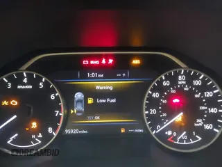 2017 Nissan Maxima SV with VIN 1N4AA6AP5HC430879, listed as a IAAI auction lot 40305056 with 95,920 mi miles. Bid and sale history available at carsss.com. Image 7.