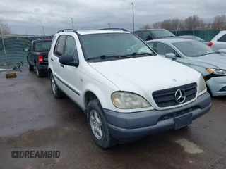 1999 Mercedes-Benz M-Class with VIN 4JGAB54E3XA141663, listed as a IAAI auction lot 41886982 with 196,503 mi miles. Bid and sale history available at carsss.com. Image 1.