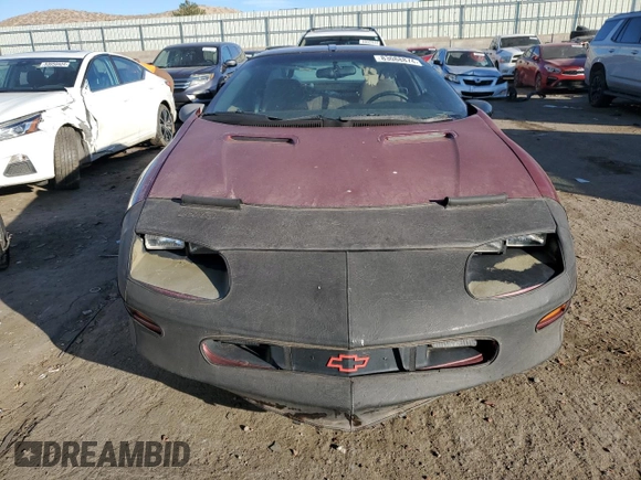 1994 Chevrolet Camaro z VIN 2G1FP22S4R2112885, wystawiony jako Copart lot #83088874 z przebiegiem 120 416 mil mil oraz Czysty tytuł • Clean title. Historia ofert i sprzedaży dostępna na DreamBid. Obrazek 5.