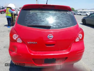 2011 Nissan Versa SL z VIN 3N1BC1CP2BL505481, wystawiony jako IAAI lot #42347048 z przebiegiem 174 559 mil mil oraz . Historia ofert i sprzedaży dostępna na DreamBid. Obrazek 14.