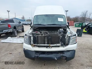 2018 Nissan NV Cargo S z VIN 1N6BF0LY0JN807791, wystawiony jako IAAI lot #41868591 z przebiegiem 128 813 mil mil oraz . Historia ofert i sprzedaży dostępna na DreamBid. Obrazek 13.