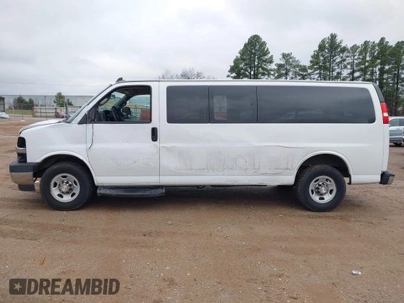 2020 Chevrolet Express Passenger LT z VIN 1GAZGPFG4L1121251, wystawiony jako IAAI lot #41306415 z przebiegiem 77 060 mil mil oraz . Historia ofert i sprzedaży dostępna na DreamBid. Obrazek 15.