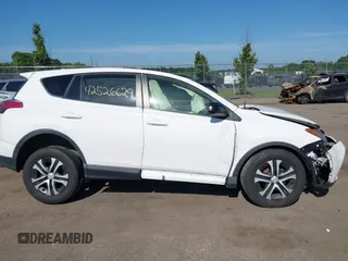 2018 Toyota RAV4 LE с VIN JTMBFREV7JJ745887, выставлен на аукционе IAAI как лот 42526629 с пробегом 74 149 миль миль и . История ставок и продаж доступна на DreamBid. Изображение 14.