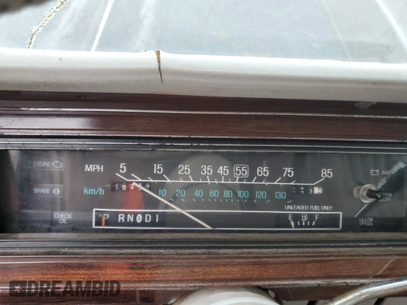 1985 Ford Crown Victoria z VIN 2FABP43F6FX102527, wystawiony jako Copart lot #71747574 z przebiegiem 50 249 mil mil oraz Nie do naprawy. Historia ofert i sprzedaży dostępna na DreamBid. Obrazek 9.