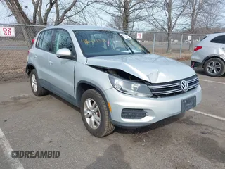 2013 Volkswagen Tiguan S z VIN WVGAV3AX9DW620394, wystawiony jako IAAI lot #41622059 z przebiegiem 145 712 mil mil oraz . Historia ofert i sprzedaży dostępna na DreamBid. Obrazek 1.