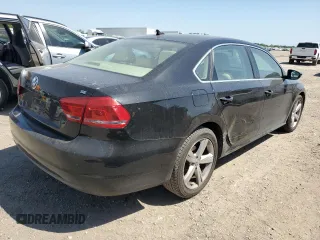 2012 Volkswagen Passat SE z VIN 1VWBH7A39CC050611, wystawiony jako Copart lot #51877065 z przebiegiem 134 059 mil mil oraz Szkoda całkowita • Salvage title. Historia ofert i sprzedaży dostępna na DreamBid. Obrazek 3.