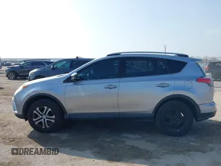 2017 Toyota RAV4 LE z VIN 2T3ZFREV5HW370737, wystawiony jako IAAI lot #41511531 z przebiegiem 109 508 mil mil oraz . Historia ofert i sprzedaży dostępna na DreamBid. Obrazek 15.
