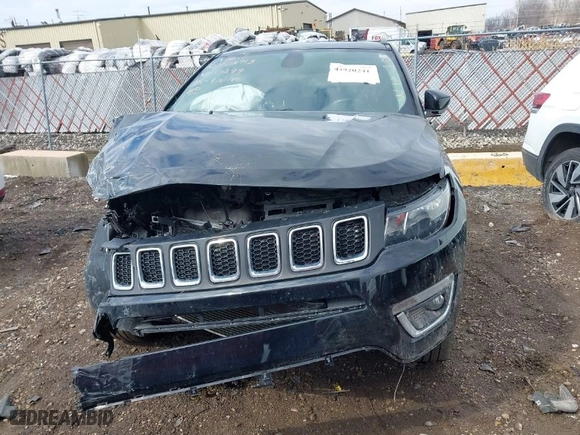 2018 Jeep Compass Limited with VIN 3C4NJDCB5JT200299, listed as a IAAI auction lot 41920241 with 122,217 mi miles. Bid and sale history available at carsss.com. Image 12.