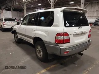 2006 Toyota Land Cruiser with VIN JTEHT05J562097054, listed as a IAAI auction lot 41539648 with 286,946 mi miles. Bid and sale history available at carsss.com. Image 3.